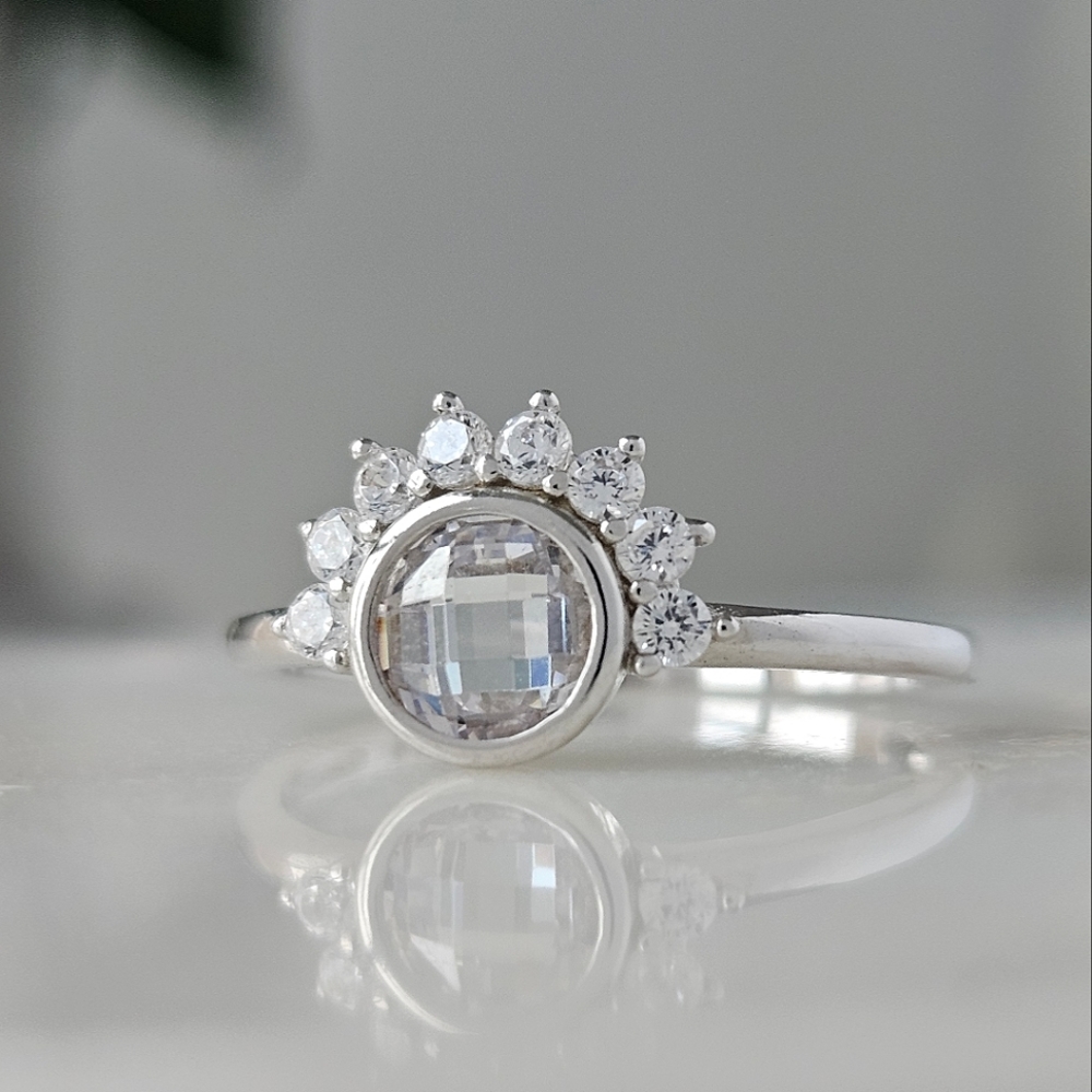 Classic Vintage Style Ring, solid 925 Sterling Silver size 9 - Great Quality